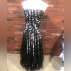 Size 10 Frank Lyman black/cream lined dress